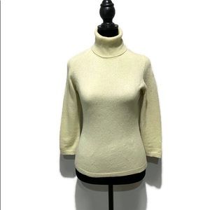 Ann Taylor 100% Cashmere Turtleneck Sweater, lime color Size XS, 3/4 sleeves
